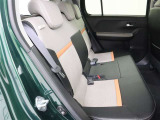 リアシートも厚く、長時間の移動もらくらくです!車種によってはラゲージスペースやトランクへのアクセスも可能!乗り心地・使い勝手共に充実です!!