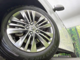 【純正アルミホイール】外観にマッチした純正アルミホイールを装着しております。各種社外アルミホイールや、スタッドレスタイヤも取扱いしております。是非ご相談ください♪