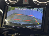 【バックカメラ】駐車時に後方がリアルタイム映像で確認できます。大型商業施設や立体駐車場での駐車時や、夜間のバック時に大活躍!運転スキルに関わらず、今や必須となった装備のひとつです!