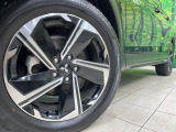 【純正18インチアルミホイール】外観にマッチした純正アルミホイールを装着しております。各種社外アルミホイールや、スタッドレスタイヤも取扱いしております。是非ご相談ください♪