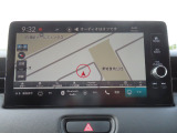 【ホンダコネクト対応ナビ】快適な操作性で、使える機能が満載!自動地図更新機能や24時間365日緊急サポート、スマートフォンを使ったドアロック解除・エンジン始動などといった便利な機能が搭載されています。