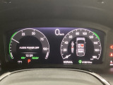メータは先進的なデジタルメーターを採用!ゆっくりと数字が動くのでとても見やすく表示されます!続可能距離等の情報やHonda SENSINGの注意・警告も表示します!