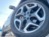 【純正18インチアルミホイール】外観にマッチした純正アルミホイールを装着しております。各種社外アルミホイールや、スタッドレスタイヤも取扱いしております。是非ご相談ください♪