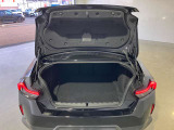 リアシートリリース機能:リアシートを倒すことで広いラゲッジスペースを確保できます。