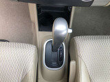 シフトレバーはオーソドックスなフロア型