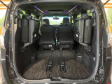 後席を格納すると、これだけの広さが!シーンに合わせたシートアレンジで、大きな荷物も積むことが出来ます♪