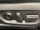 電動パワーシートでシート調整もラクラクです。腰回りのランバーサポートで疲れにくいのも嬉しいですね♪