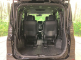 普段のお買い物や通勤、送迎等に十分な荷室スペースを確保しております。セカンドシートを倒すと、大きな荷物の積載も可能です♪