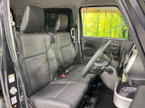 運転席シート廻りは使用感も少なく、良好な状態となっています。前オーナー様が丁寧に使っていたことがよくわかりますね。