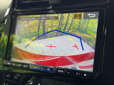 【バックカメラ】駐車時に後方がリアルタイム映像で確認できます。大型商業施設や立体駐車場での駐車時や、夜間のバック時に大活躍!運転スキルに関わらず、今や必須となった装備のひとつです!