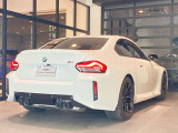 BMWのメカニックによる、100項目の納車前点検エンジン、ミッション、マフラー、電気系統やコンピュータなどを詳細に点検します。交換基準の部品があれば、純正部品を使用し整備した後にお客様にお渡しします。
