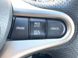 【クルーズコントロール】高速道路もラクラク走行。アクセルを離しても一定速度で走行ができ、長距離運転時の負担を軽減!加速・減速も簡単なスイッチ操作で調整できます。