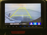 バックでの車庫入れも安心です! リアカメラが付いているバックモニター付のナビを装備しております。操作線もついており距離感も画面から確認できます。