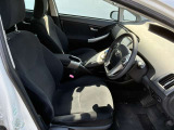 【運転席】座り心地が良いシートなので長時間の運転でも快適にお過ごしいただけます。新品のフロアマットのご注文も可能です。掲載箇所以外にご希望の写真がございましたらお気軽にお問い合わせ下さい。