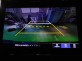 バックカメラの画像です。ガイドラインがスムースな車庫入れをサポートいたします。車庫入れの安心感がアップしますね。