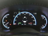 とっても見やすいメーターです。夜間時はラグジュアリーな気分にさせてくれる照明が魅力ですので、夜のドライブも楽しみになりますよ♪