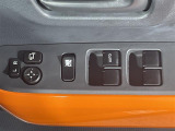 【パワーウインドウ】運転席のスイッチで、各席の窓ガラスの開閉ができます!あると便利ですよね!
