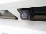 バックカメラが付いているので後方確認が非常にしやすいです。今や運転初心者も熟練者も必須装備!ついていて損はないですね♪