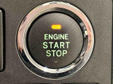 エンジン始動はプッシュスタートで楽々♪電子カードキーを携帯していれば、ブレーキを踏みながらボタンを押すだけで、エンジンの始動がスマートに行えます♪