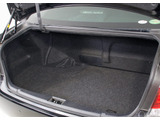 トランクが狭いと思っておりませんか?実際は大容量トランクです!旅行等の長距離ドライブも快適です!また、屋根付きスペースを完備しておりますので、夜間でも、雨でも雪の日だってゆっくりご覧頂けます。