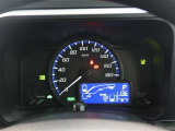 とっても見やすいメーターです。夜間時はラグジュアリーな気分にさせてくれる照明が魅力ですので、夜のドライブも楽しみになりますよ♪