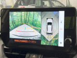【パノラミックビューモニター】専用のカメラにより、上から見下ろしたような視点で360度クルマの周囲を確認することができます☆死角部分も確認しやすく、狭い場所での切り返しや駐車もスムーズに行えます。