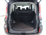 広々としたラゲージスペースを備えています。大きなものや長さのある荷物もしっかりと積み込めます。