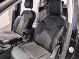 助手席も落ち着いて乗車いただけます。