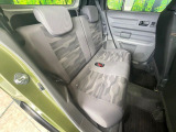 後部座席も気になるようなキズ・汚れやへたり等、大きなダメージはなく、良好な状態です。
