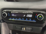 オートエアコン付きなので一度、気温を設定すれば自動的に過ごし易い温度に調整してくれますよ。 車内をいつでも快適空間にしてくれます。