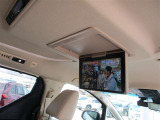 後席モニターつきです。
