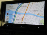 純正ナビを装備。タッチパネル式で使いやすく、お出かけもラクラクです。