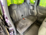 後部座席も気になるようなキズ・汚れやへたり等、大きなダメージはなく、良好な状態です。