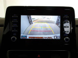 バックモニター付きで慣れない駐車場や車庫入れをサポートします。