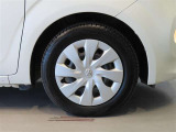 純正のスチールホイール+ホイールキャップ装着車です。