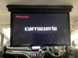 【後席用プルダウンモニター】後ろに乗車している人を飽きさせません♪ テレビやDVDビデオを見ながら楽しいドライブを♪使わない時は格納できますので、ジャマになる事もありません♪