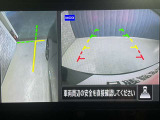 【アラウンドビューモニター】周囲を見渡せる映像で、スムースな駐車をサポートします