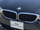 左右のキドニー・グリルの中心にはBMWのエンブレムが鎮座し、個性を放つデザイン性を兼ね備えました。