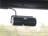 ◆リアにもドライブレコーダーを装備しております◆映像・音声などを記録する自動車用の装置です。もしもの事故の際の記録はもちろん、旅行の際の思い出としてドライブの映像を楽しむことができます。