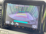 【バックカメラ】駐車時に後方がリアルタイム映像で確認できます。大型商業施設や立体駐車場での駐車時や、夜間のバック時に大活躍!運転スキルに関わらず、今や必須となった装備のひとつです!