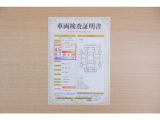 【車両検査証明書】店頭にて、クルマの状態が一目で分かる査証明書を公開中。トヨタ認定検査員が厳しく検査し、状態を点数と図解で表示しています。修復歴はもちろん、傷やヘコミの箇所や程度がご確認いただけます。