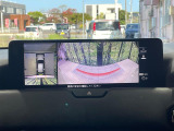 【360&deg;ビューモニター】専用のカメラにより、上から見下ろしたような視点で360度クルマの周囲を確認することができます☆死角部分も確認しやすく、狭い場所での切り返しや駐車もスムーズに行えます。
