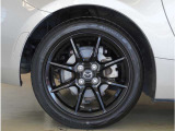 【純正アルミホイール】外観にマッチした純正アルミホイールを装着しております。ノーマルタイヤ、スタッドレスタイヤも広島マツダにお任せください。