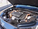 エンジンルーム・2.0L 直噴エンジン&2モーターハイブリッドシステム