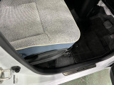 痛みの出やすい運転席シートの角、フロアマット、座面、ともに良好です