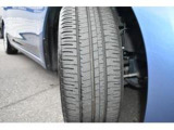 右前タイヤ タイヤはひびもなく良好です!詳細は各タイヤ写真をご覧ください。タイヤパンク保証プログラム販売中!もしもの時にタイヤ4本新品交換!詳細はスタッフまで!※ホイールロックナットは展示用です。