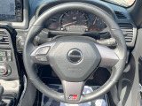 【純正革巻きステアリング】上質な革を使用することで、手にしっかり馴染みとても運転しやすいハンドルです♪