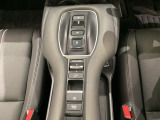 シフトはセレクトレバーのなくなったエレクトリックギアセレクターになっています。下には、4つの異なる加速感を楽しめるドライブモードスイッチがついています。シーンに合わせて最適な加速感を楽しめます。