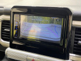 【バックカメラ】駐車時に後方がリアルタイム映像で確認できます。大型商業施設や立体駐車場での駐車時や、夜間のバック時に大活躍!運転スキルに関わらず、今や必須となった装備のひとつです!