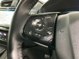 ステアリングにオーディオ操作スイッチが付いています。オーディオ画面に直接タッチしなくても操作が出来ますので、運転に集中できます。